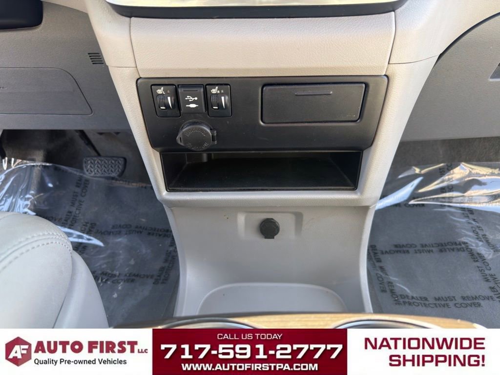 Used 2018 Toyota Sienna XLE w/ XLE Navigation Package FWD image 17