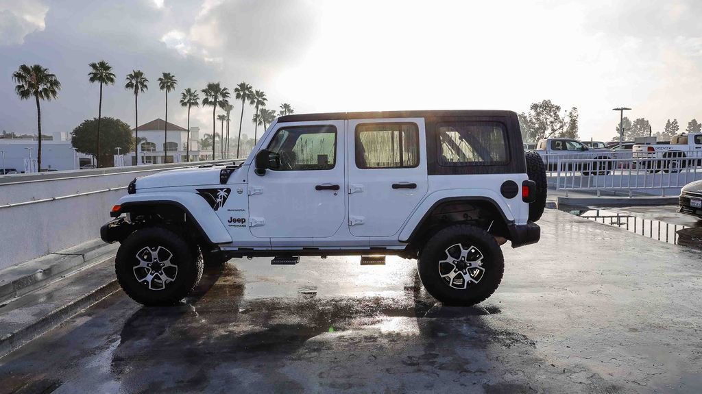 Used 2019 Jeep Wrangler Unlimited Sahara image 14