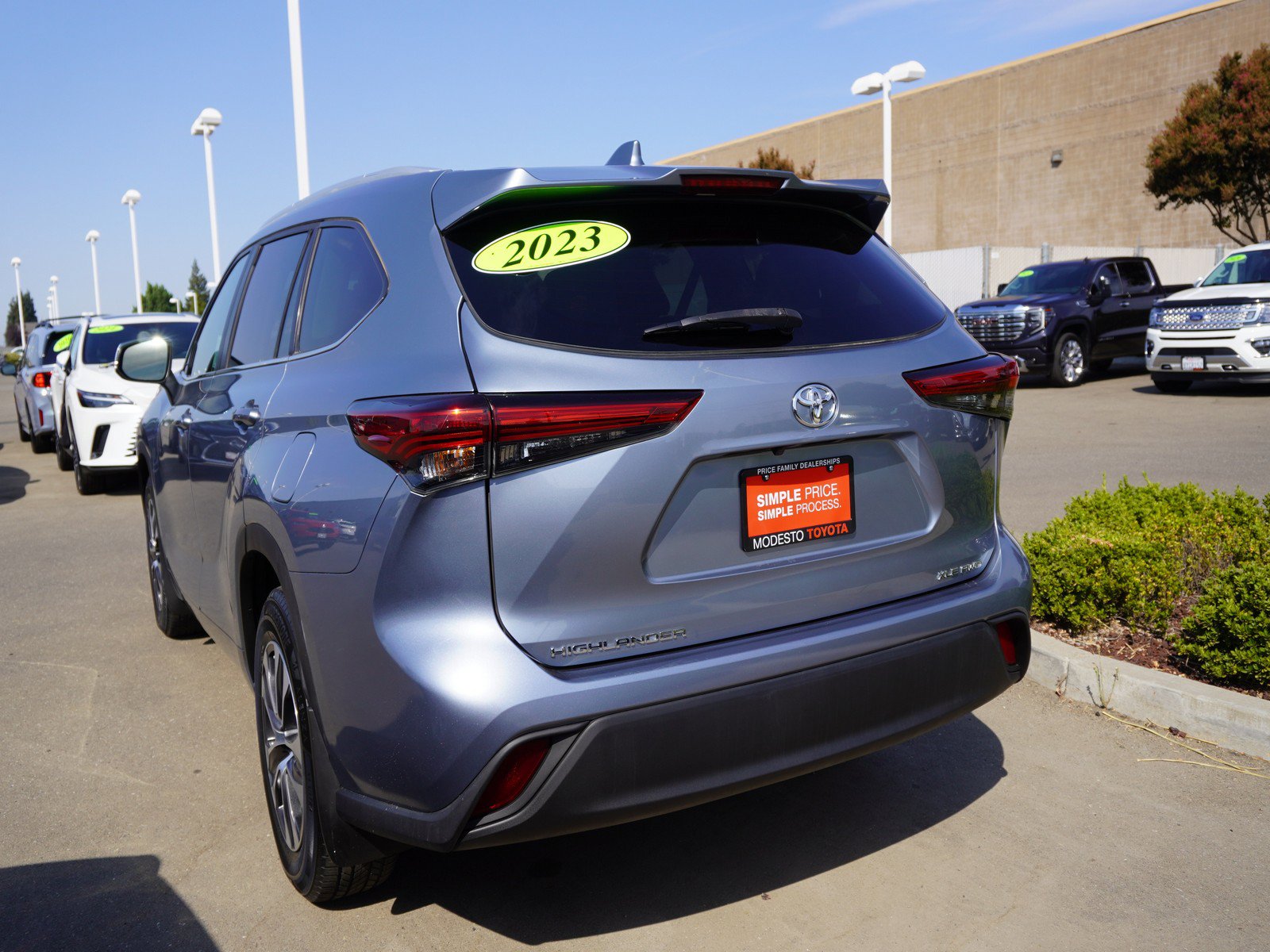 Used 2023 Toyota Highlander XLE AWD/4WD image 8