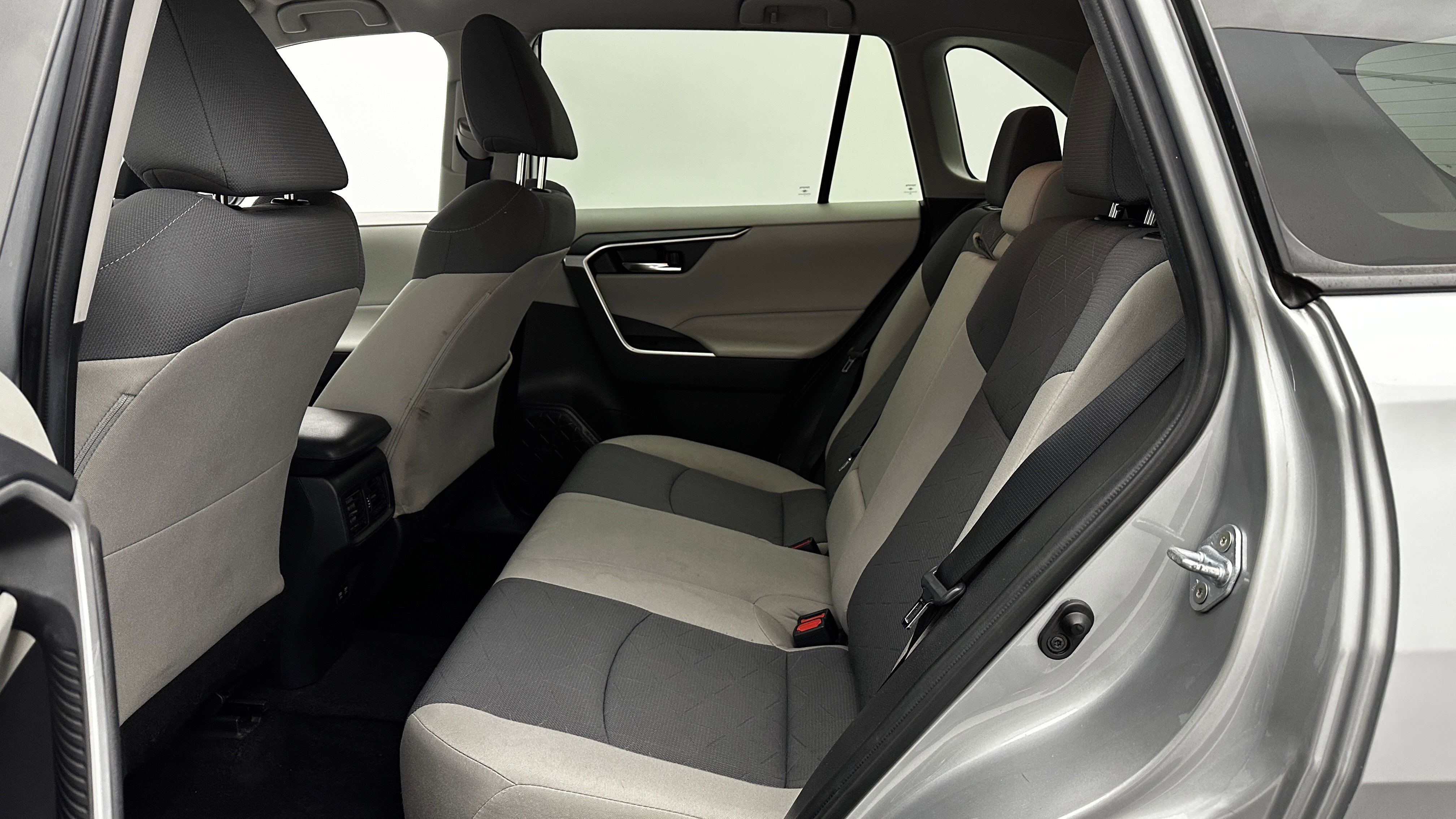 Used 2021 Toyota RAV4 XLE image 21