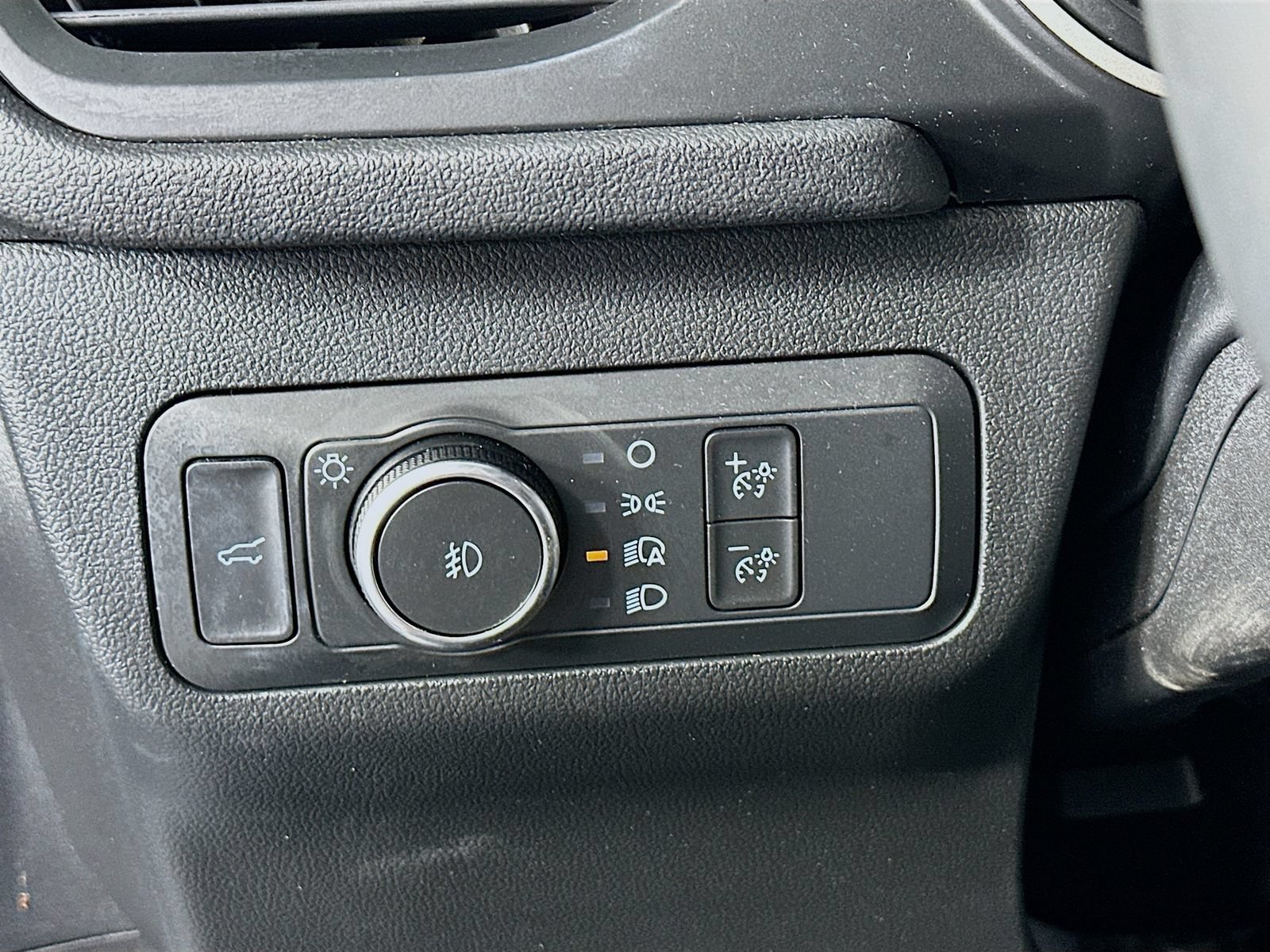 Used 2022 Ford Escape SEL AWD/4WD image 10