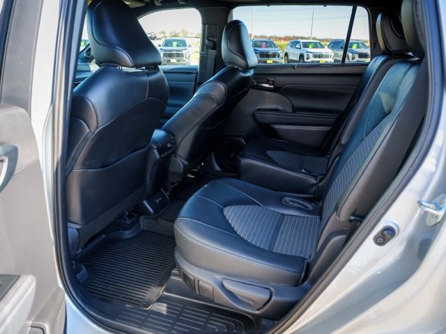 Used 2022 Toyota Highlander XSE image 15