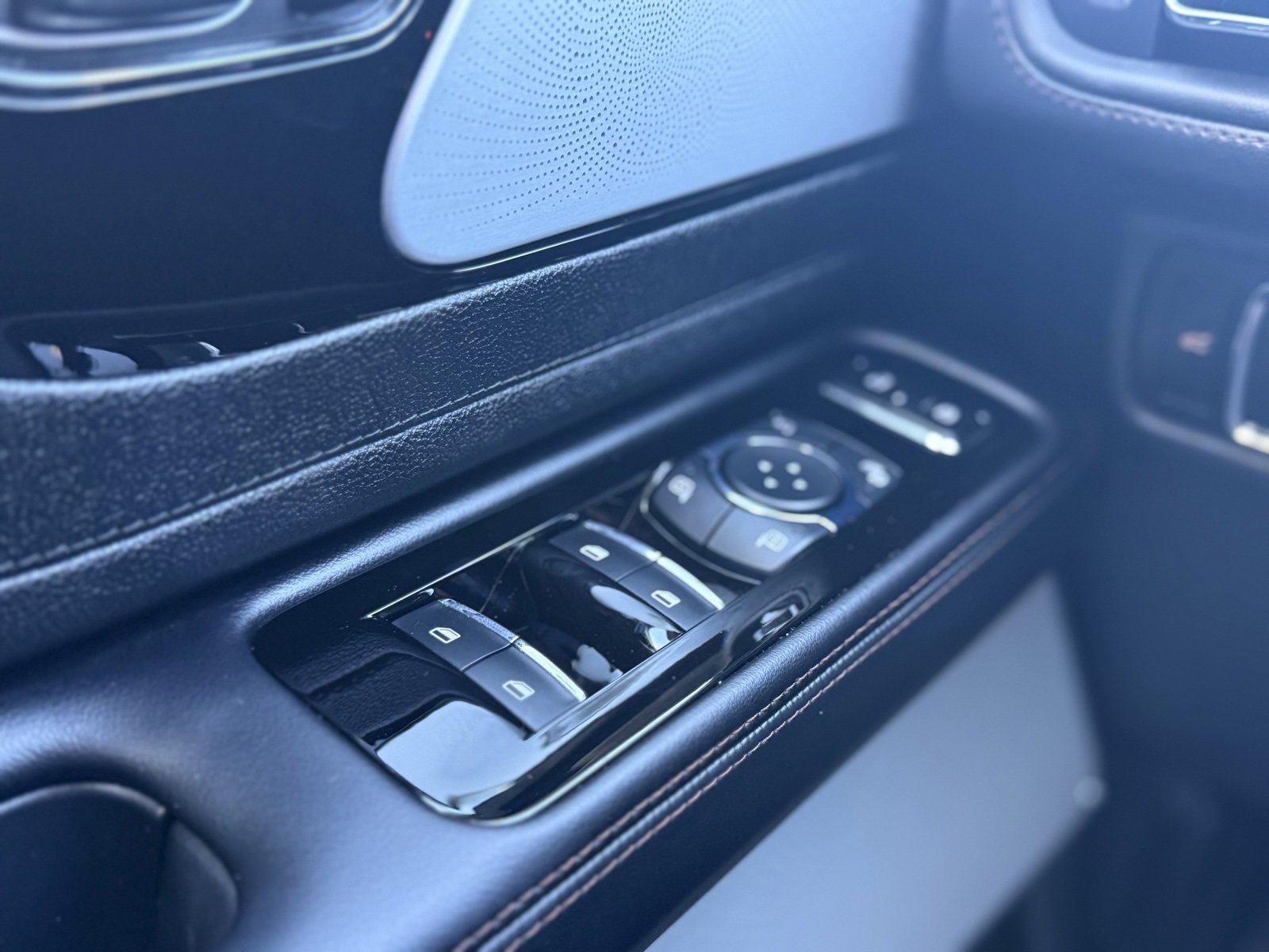 Used 2023 Lincoln Aviator Reserve w/ Equipment Group 201A image 22