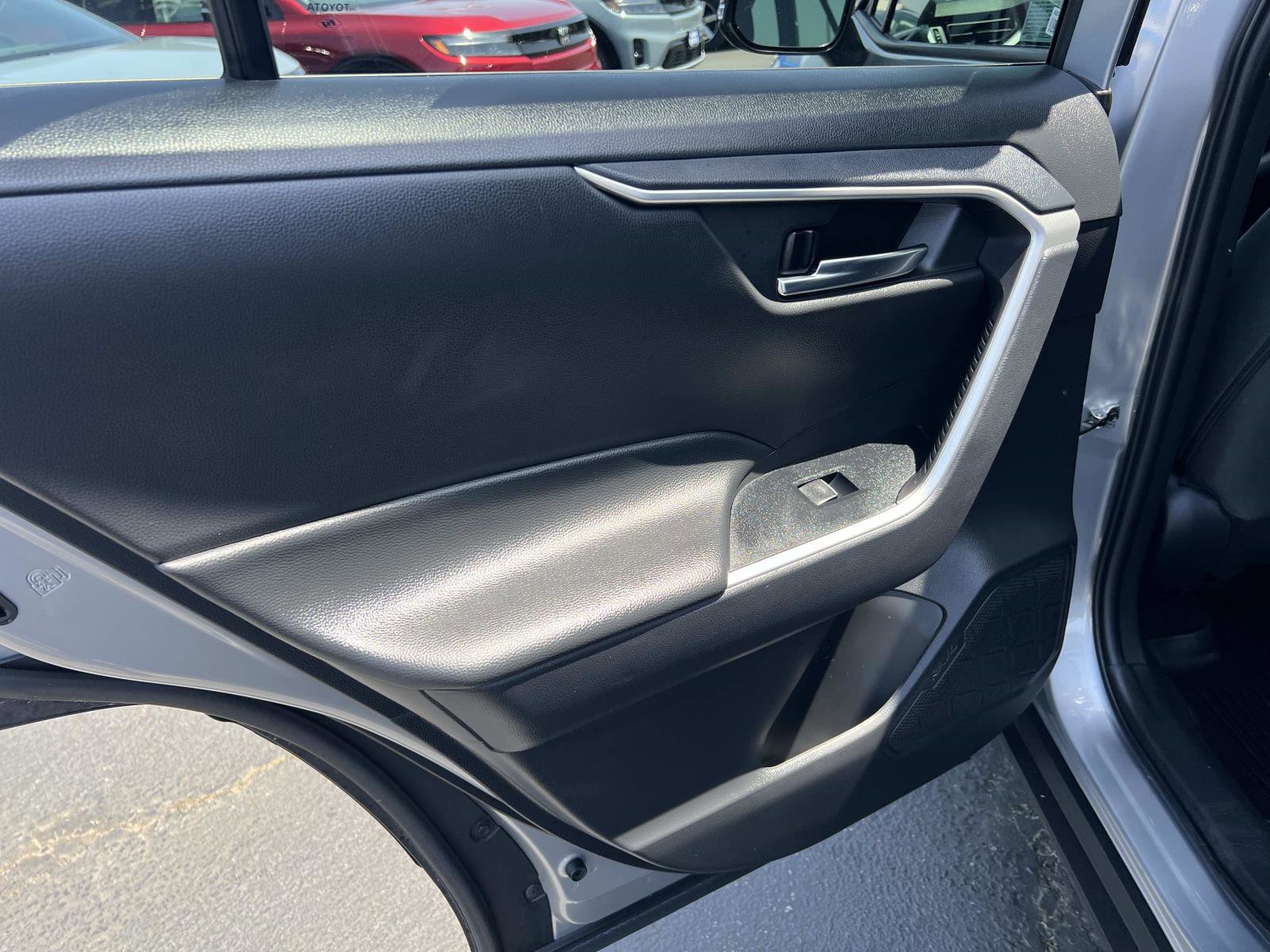 Used 2024 Toyota RAV4 XLE FWD image 20