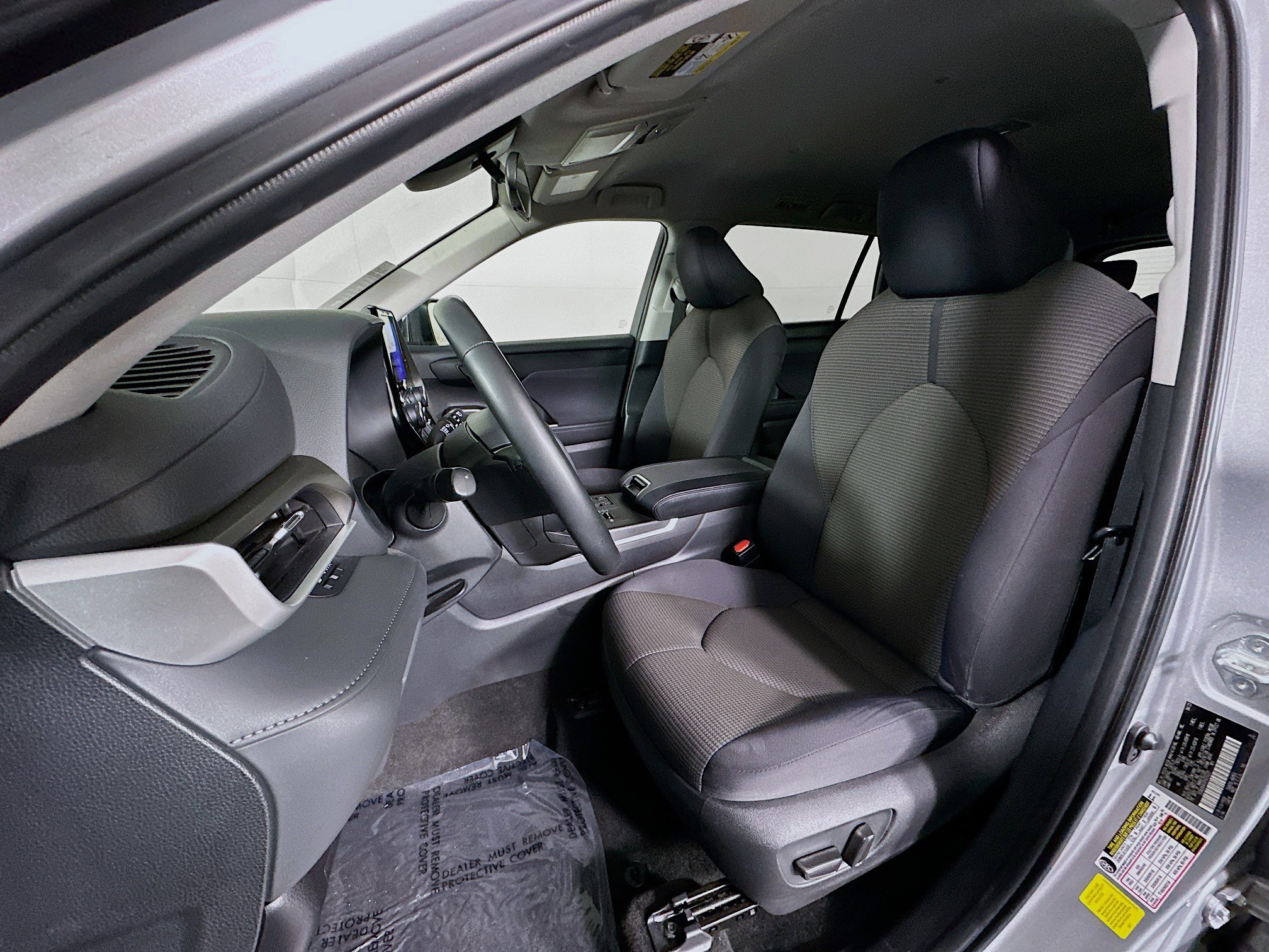 Used 2023 Toyota Highlander LE image 12