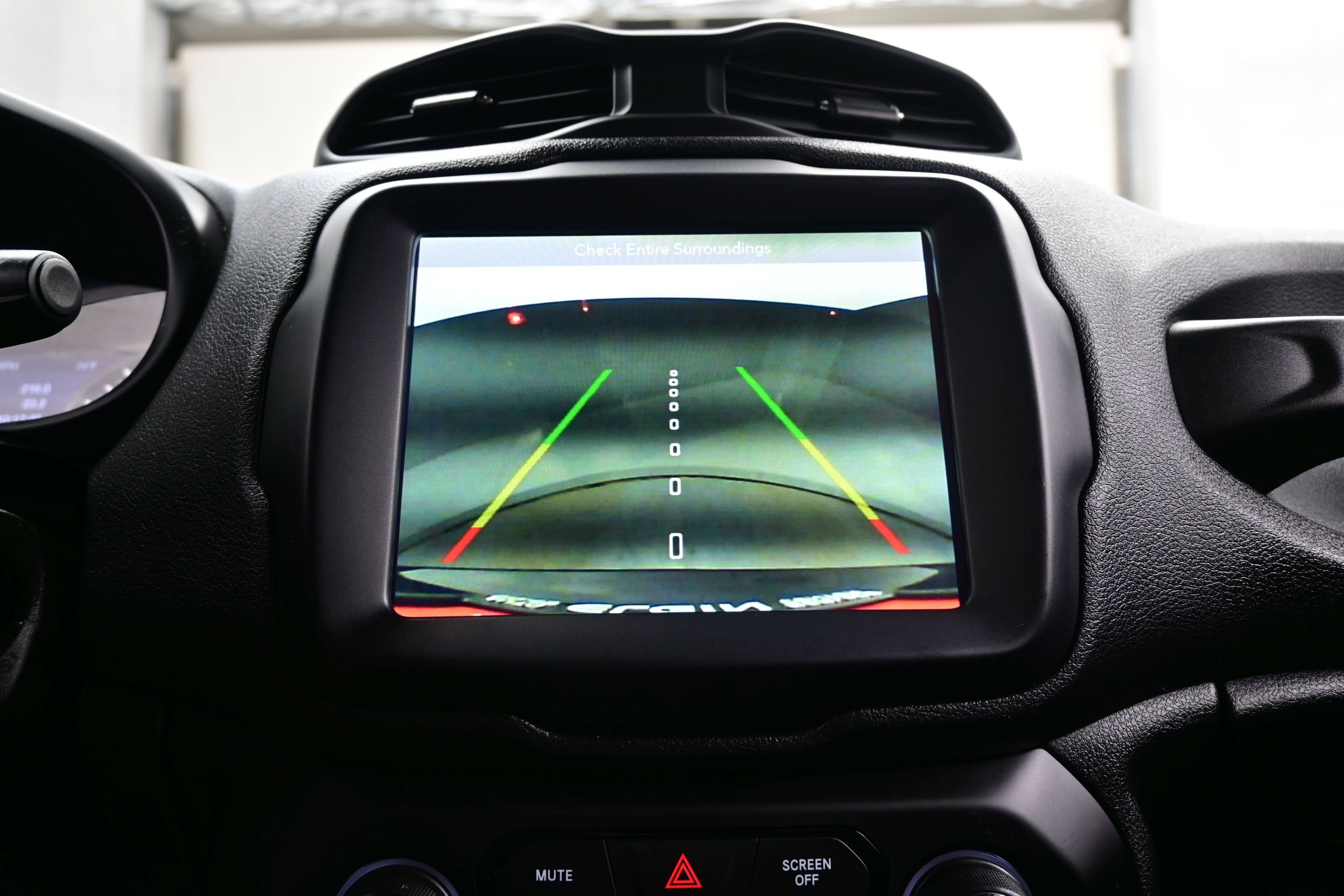 Used 2019 Jeep Renegade Limited w/ UConnect 8.4 Nav Group AWD/4WD image 18