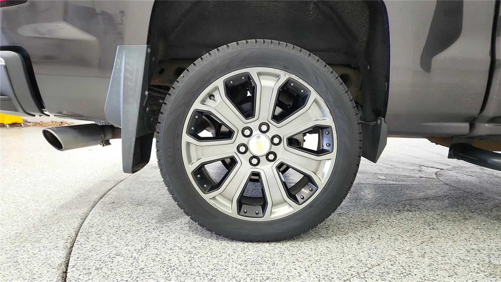 Used 2015 Chevrolet Silverado 1500 LTZ w/ LTZ Plus Package AWD/4WD image 13