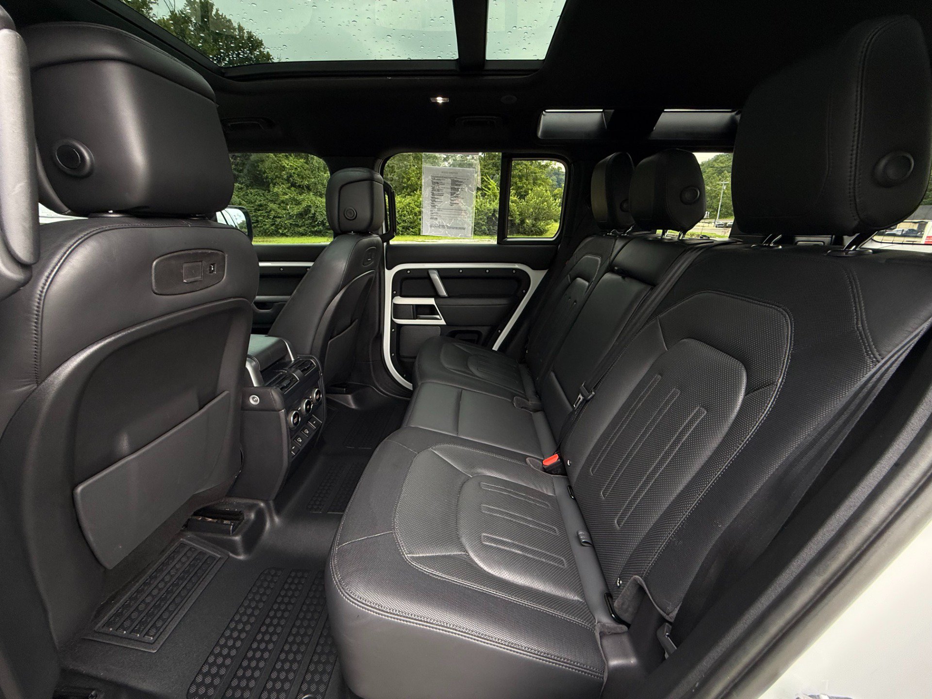 Used 2021 Land Rover Defender 110 X-Dynamic HSE AWD/4WD image 25