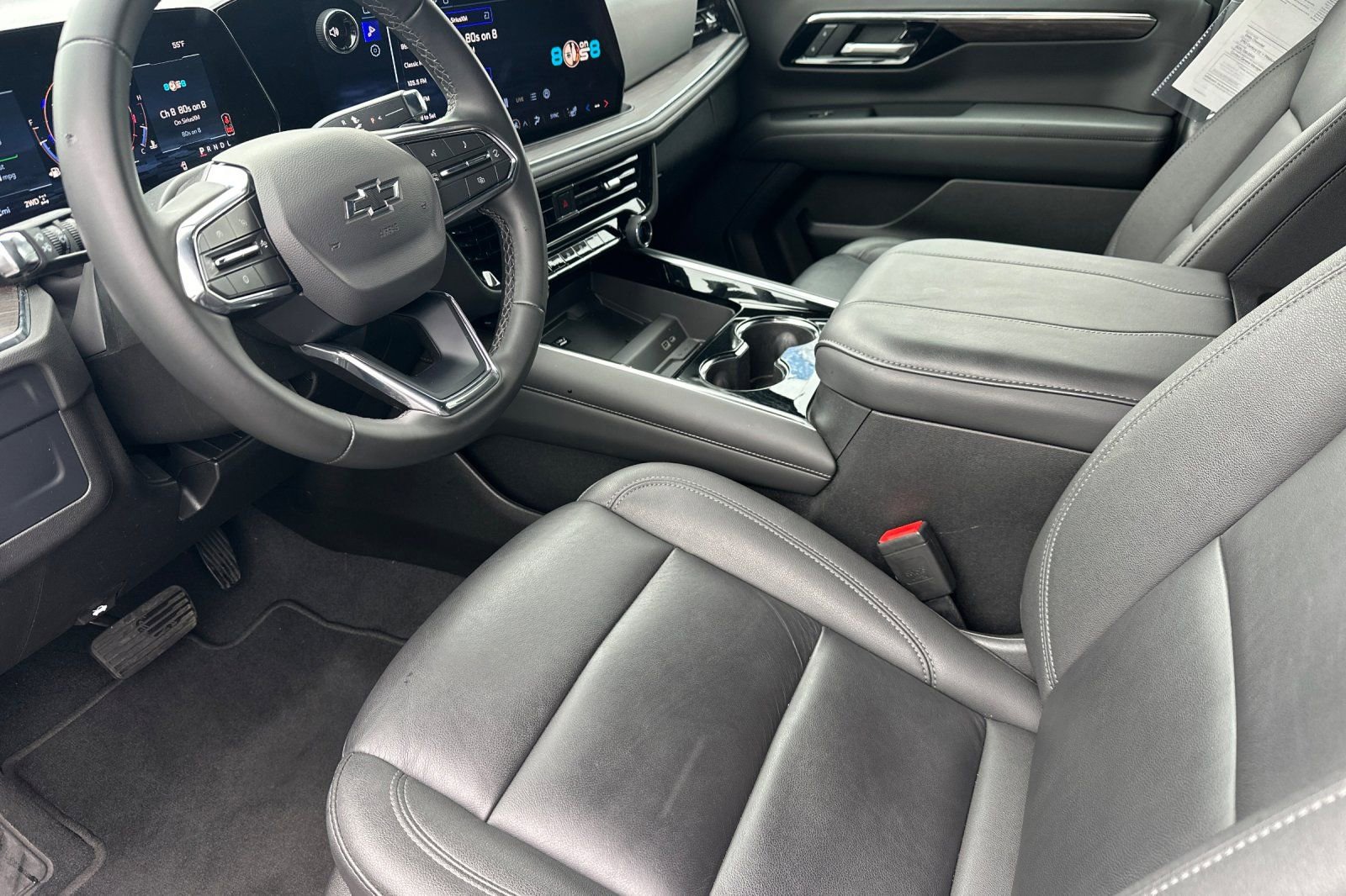 Used 2025 Chevrolet Suburban Z71 AWD/4WD image 10