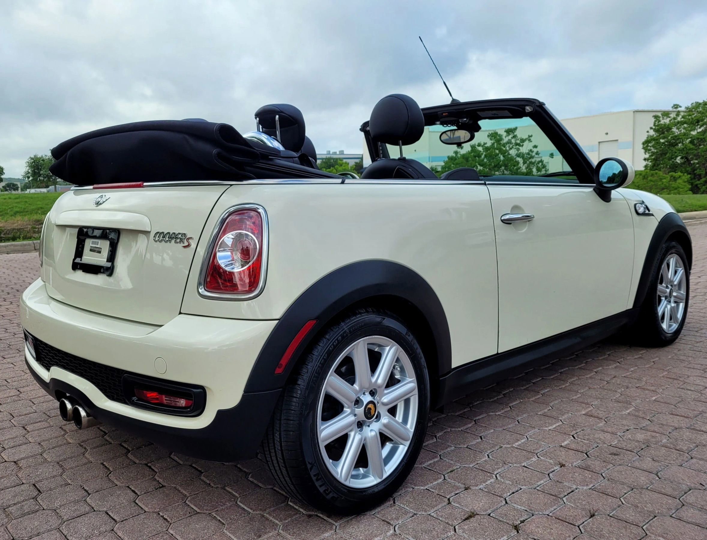 Used 2015 MINI Cooper S image 12