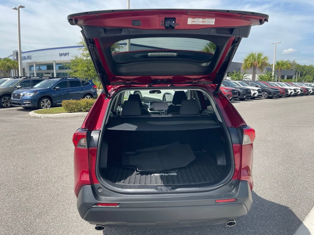 Used 2021 Toyota RAV4 XLE w/ Convenience Package FWD image 27
