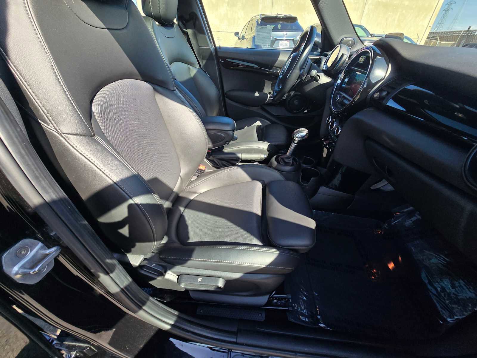 Used 2019 MINI Cooper S w/ Premium Package image 11