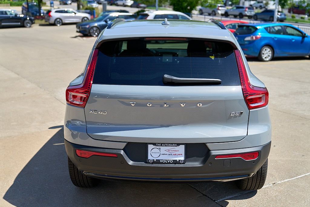 New 2026 Volvo XC40 B5 Plus w/ Climate Package AWD/4WD image 8