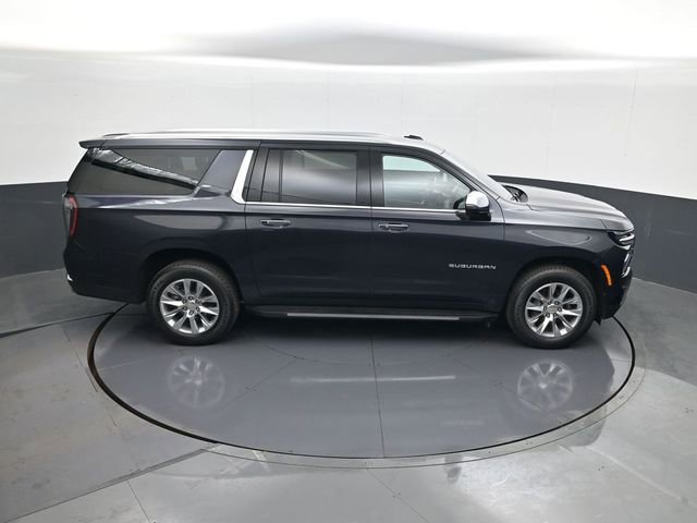 Used 2025 Chevrolet Suburban Premier AWD/4WD image 17