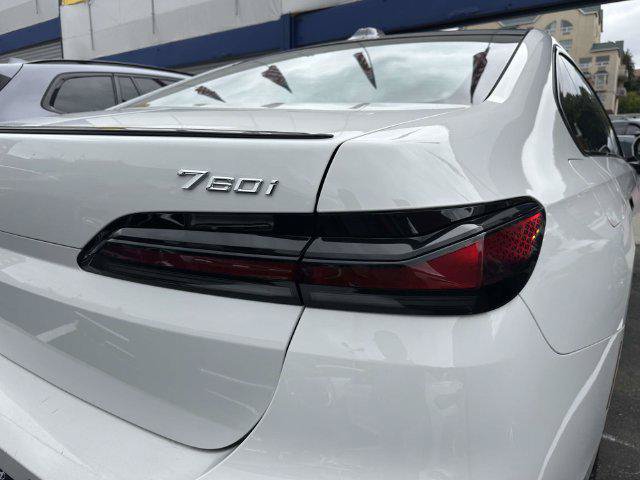 Used 2023 BMW 760i xDrive AWD/4WD image 9