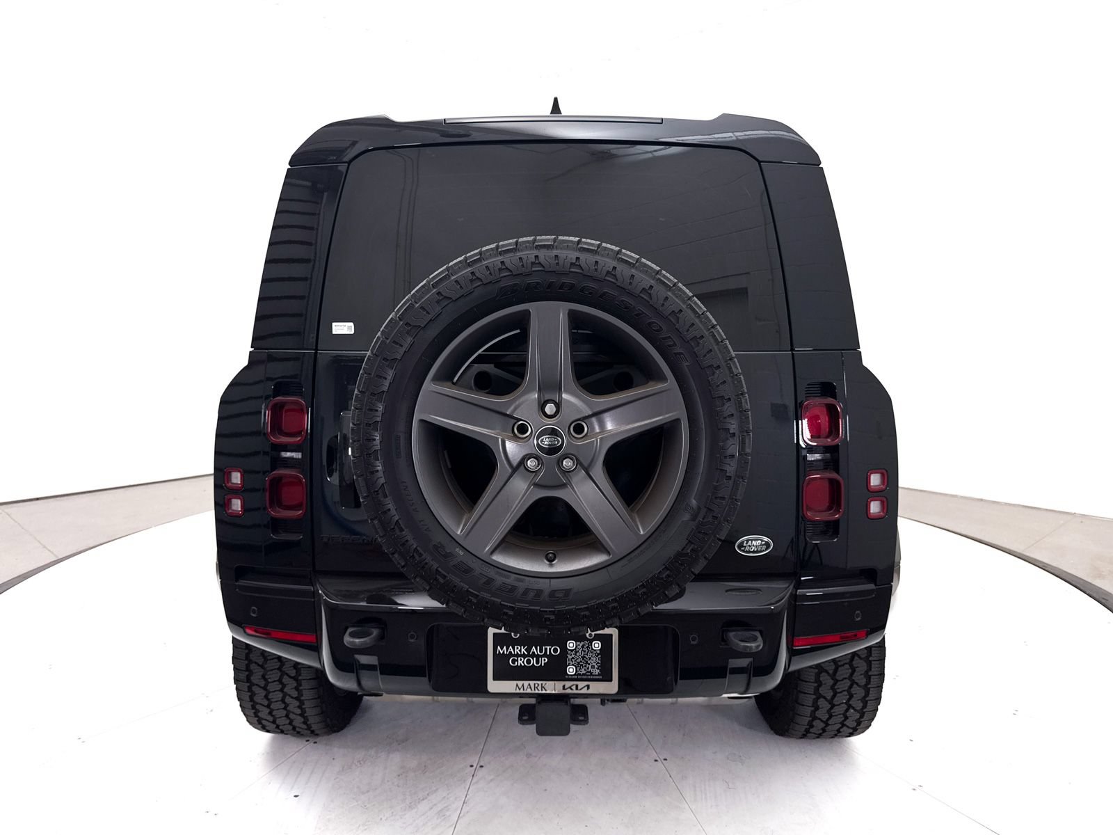 Used 2023 Land Rover Defender 110 X-Dynamic SE AWD/4WD image 18