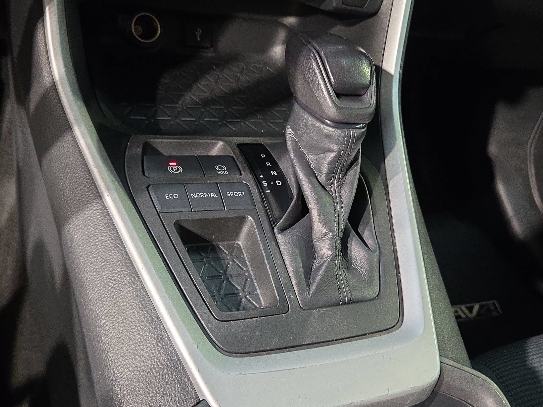 Used 2022 Toyota RAV4 LE FWD image 32