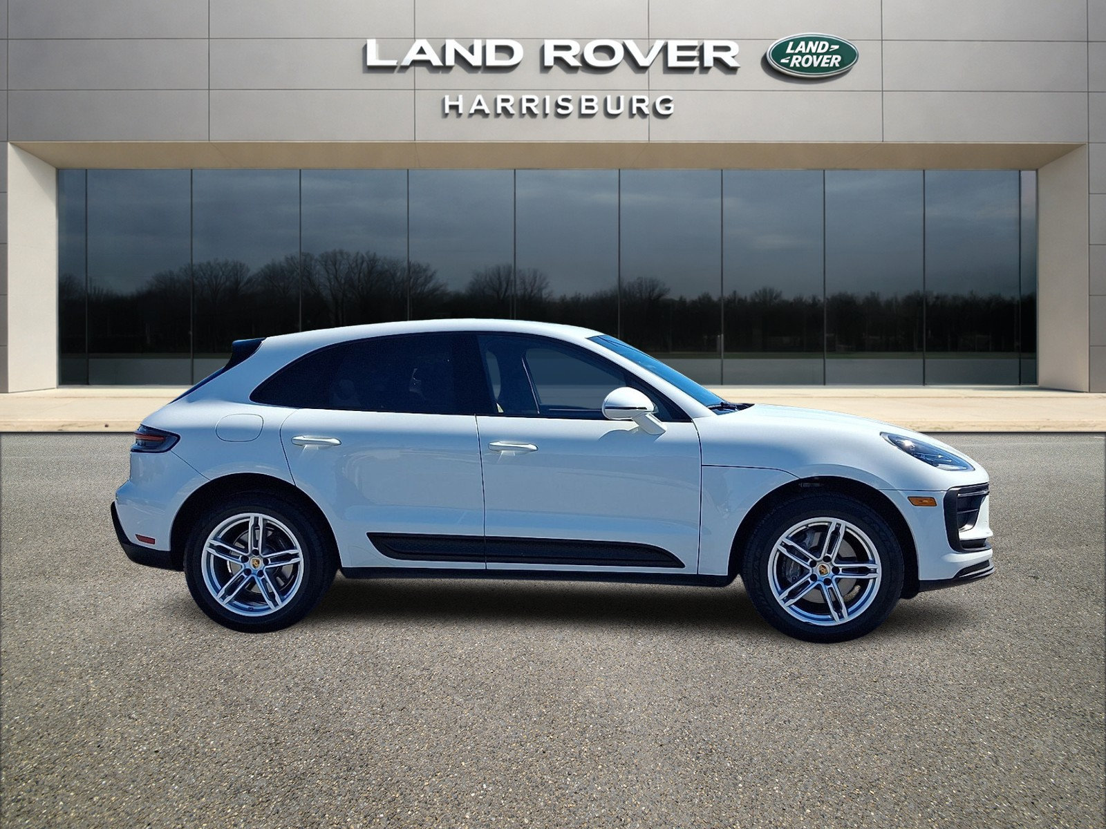 Used 2022 Porsche Macan AWD/4WD image 5