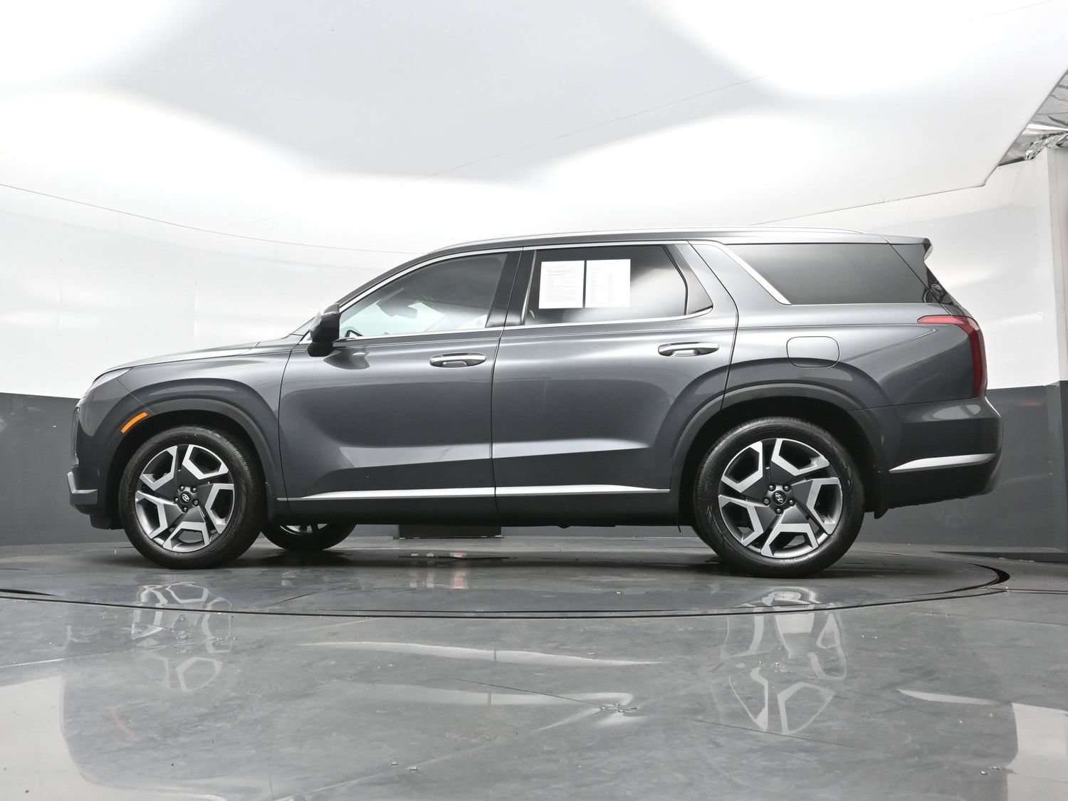 Certified 2023 Hyundai Palisade SEL w/ Winter Package AWD/4WD image 29