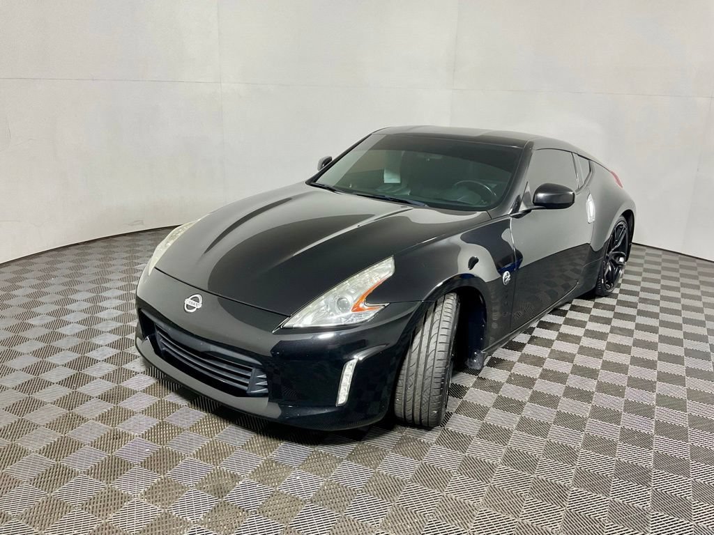 Used 2014 Nissan 370Z Coupe RWD image 7
