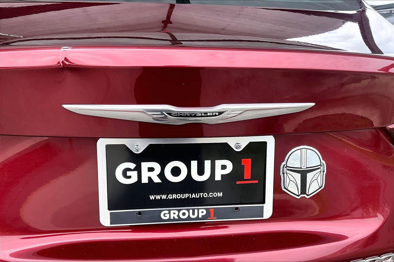 Used 2015 Chrysler 200 S FWD image 29