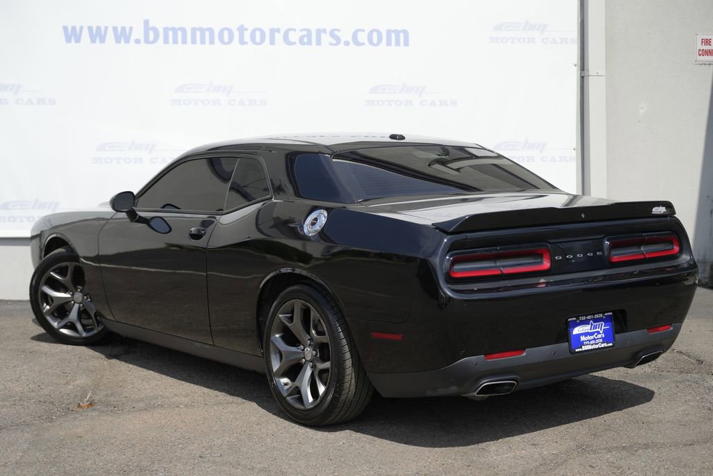 Used 2015 Dodge Challenger SXT image 4