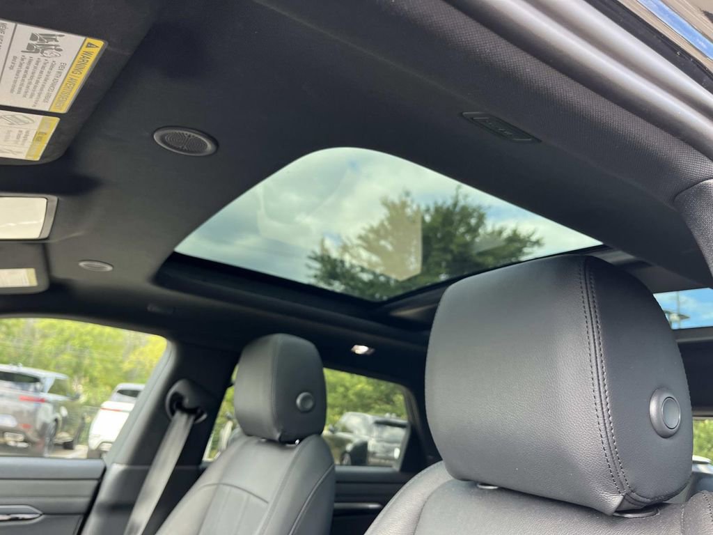 Used 2023 Land Rover Range Rover Evoque R-Dynamic SE image 21