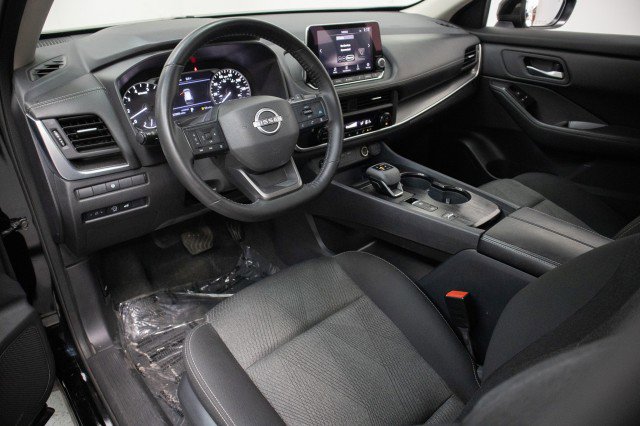 Used 2025 Nissan Rogue SV FWD image 9