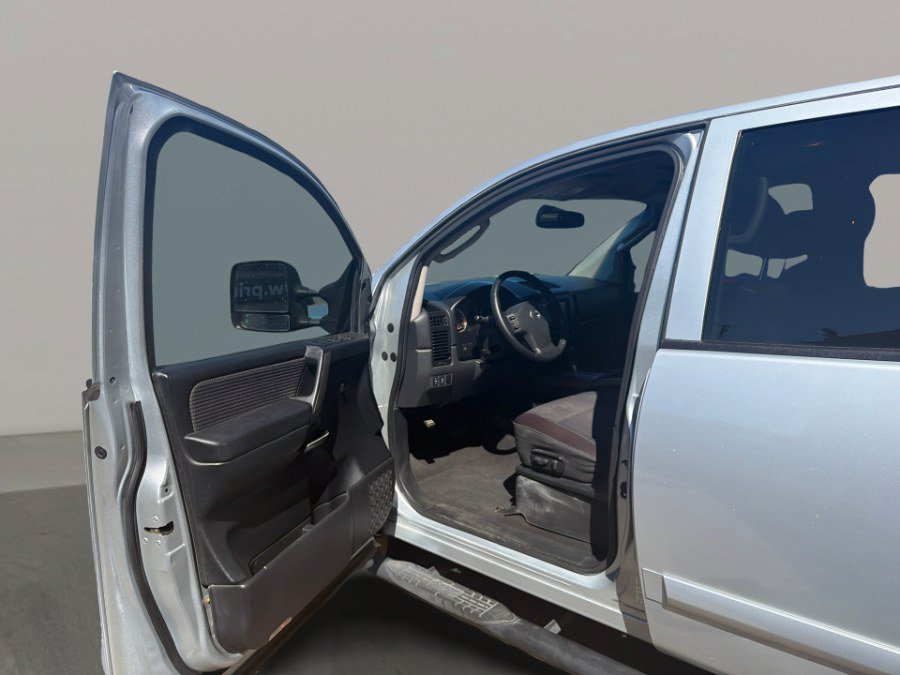 Used 2011 Nissan Titan SV w/ SV Premium Utility Pkg RWD image 10