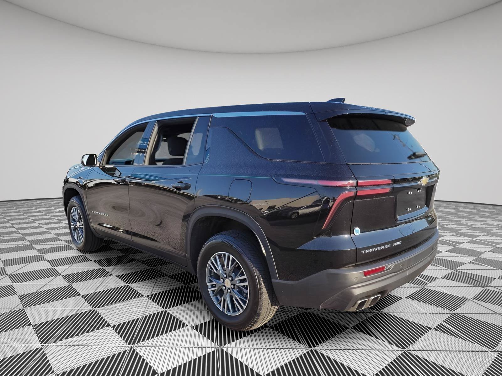 Used 2024 Chevrolet Traverse LS AWD/4WD image 5