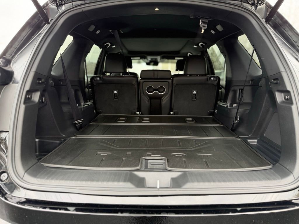 Used 2025 Honda Pilot Black Edition image 11