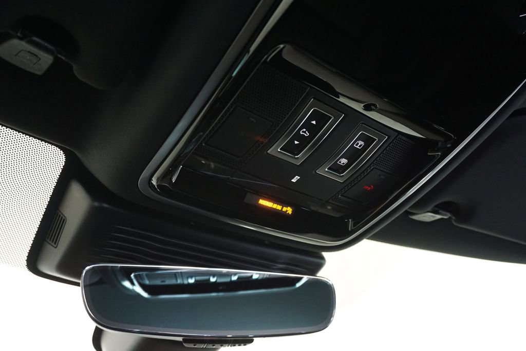 New 2026 Land Rover Range Rover Velar Dynamic SE image 16