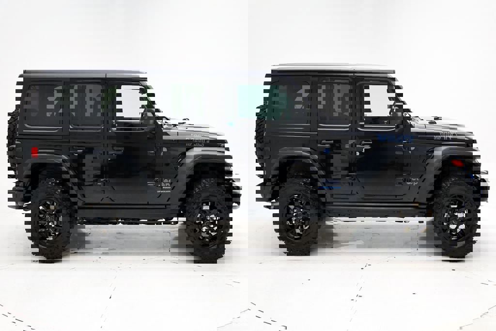 Used 2024 Jeep Wrangler Unlimited image 3