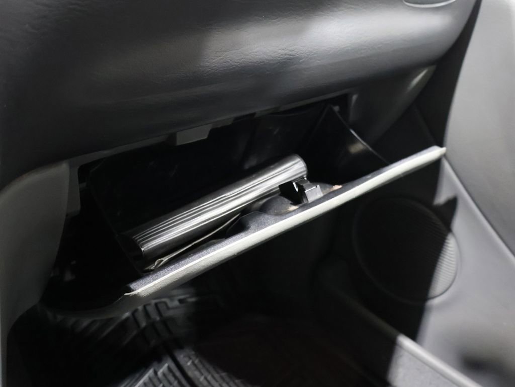 Used 2004 Chrysler Town & Country Limited image 24