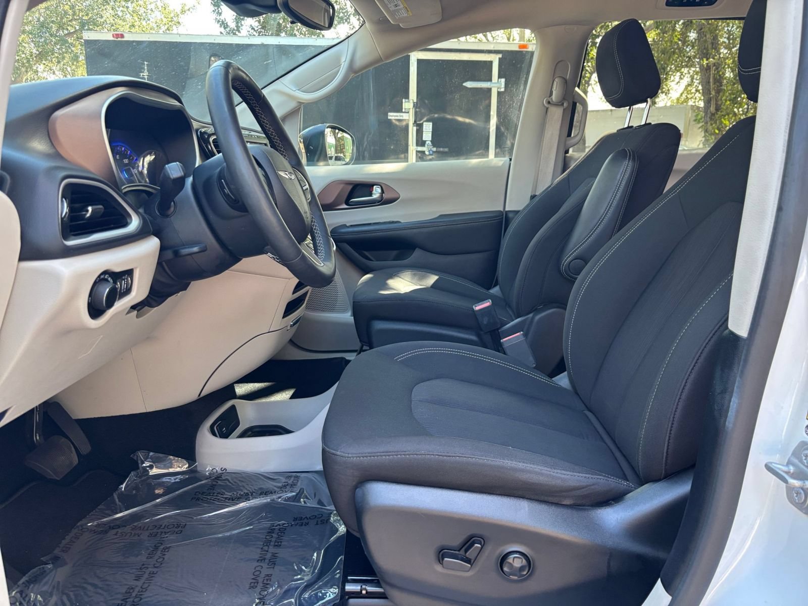 Used 2024 Chrysler Voyager LX FWD image 28