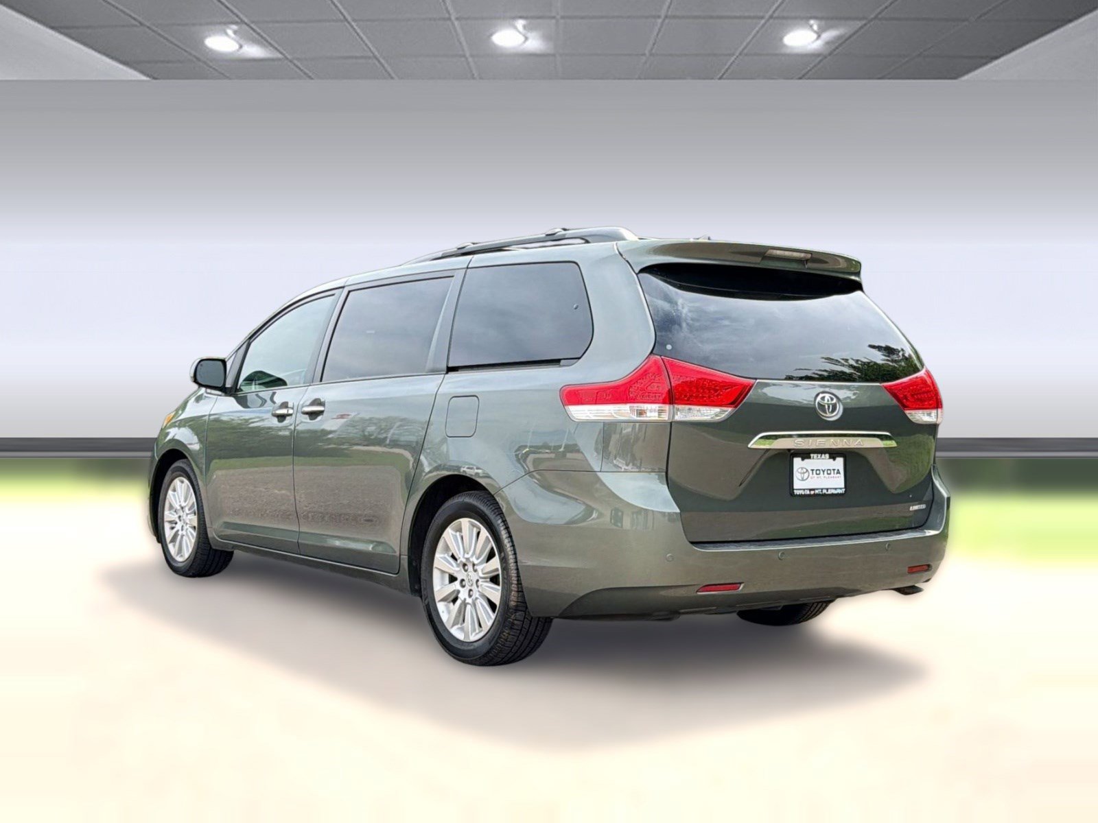 Used 2012 Toyota Sienna Limited w/ Premium Pkg image 3