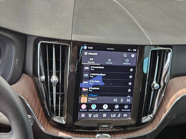 Used 2022 Volvo XC60 B5 Momentum w/ Advanced Package FWD image 11