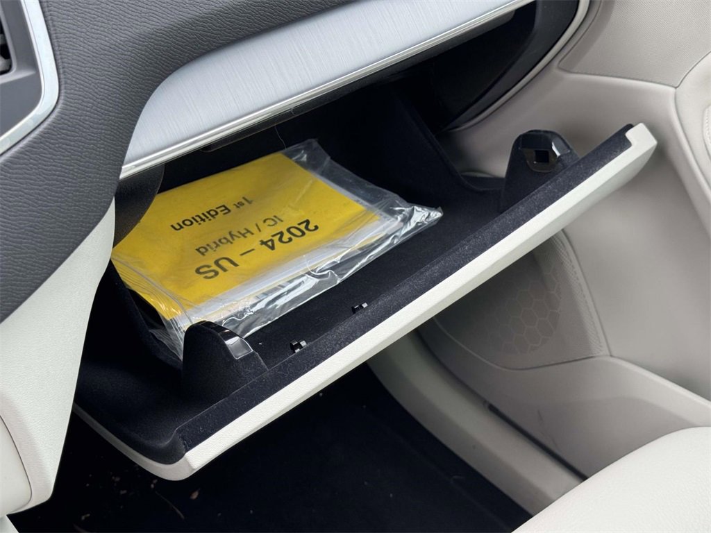 Certified 2024 Volvo XC90 B5 Core w/ Protection Package Premier image 30