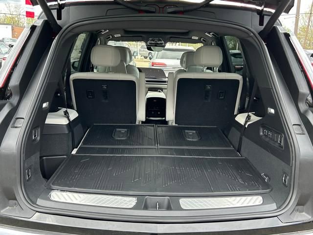 New 2026 Cadillac Vistiq Sport w/ LPO, Floor Liner Package image 21