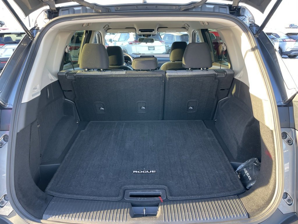 Used 2023 Nissan Rogue SV image 32