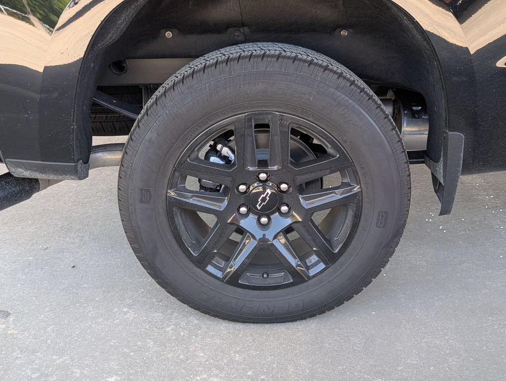 New 2026 Chevrolet Silverado 1500 Custom w/ LPO, Dark Essentials Package RWD image 3