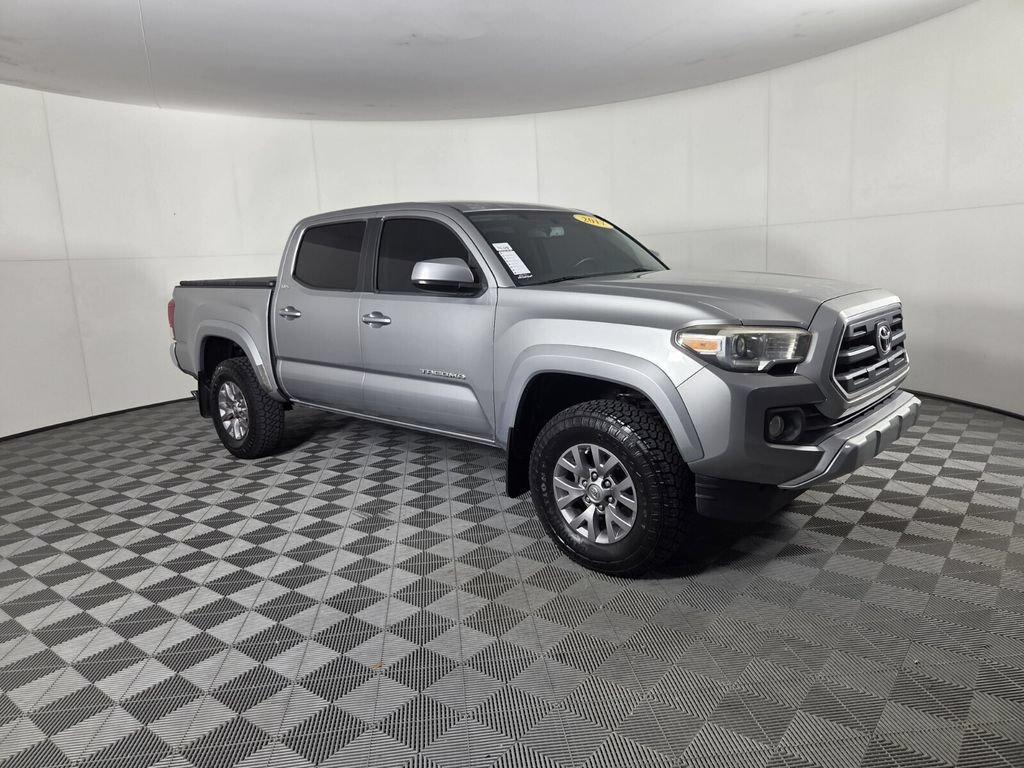 Used 2017 Toyota Tacoma TRD Sport RWD image 2