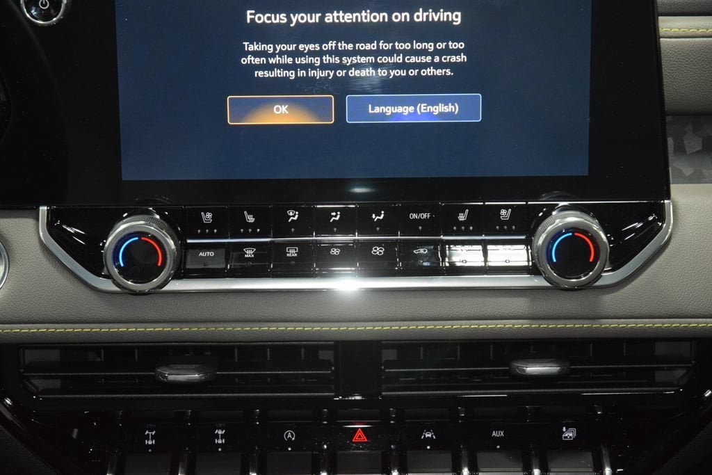 New 2026 Chevrolet Colorado ZR2 w/ Technology Package AWD/4WD image 36