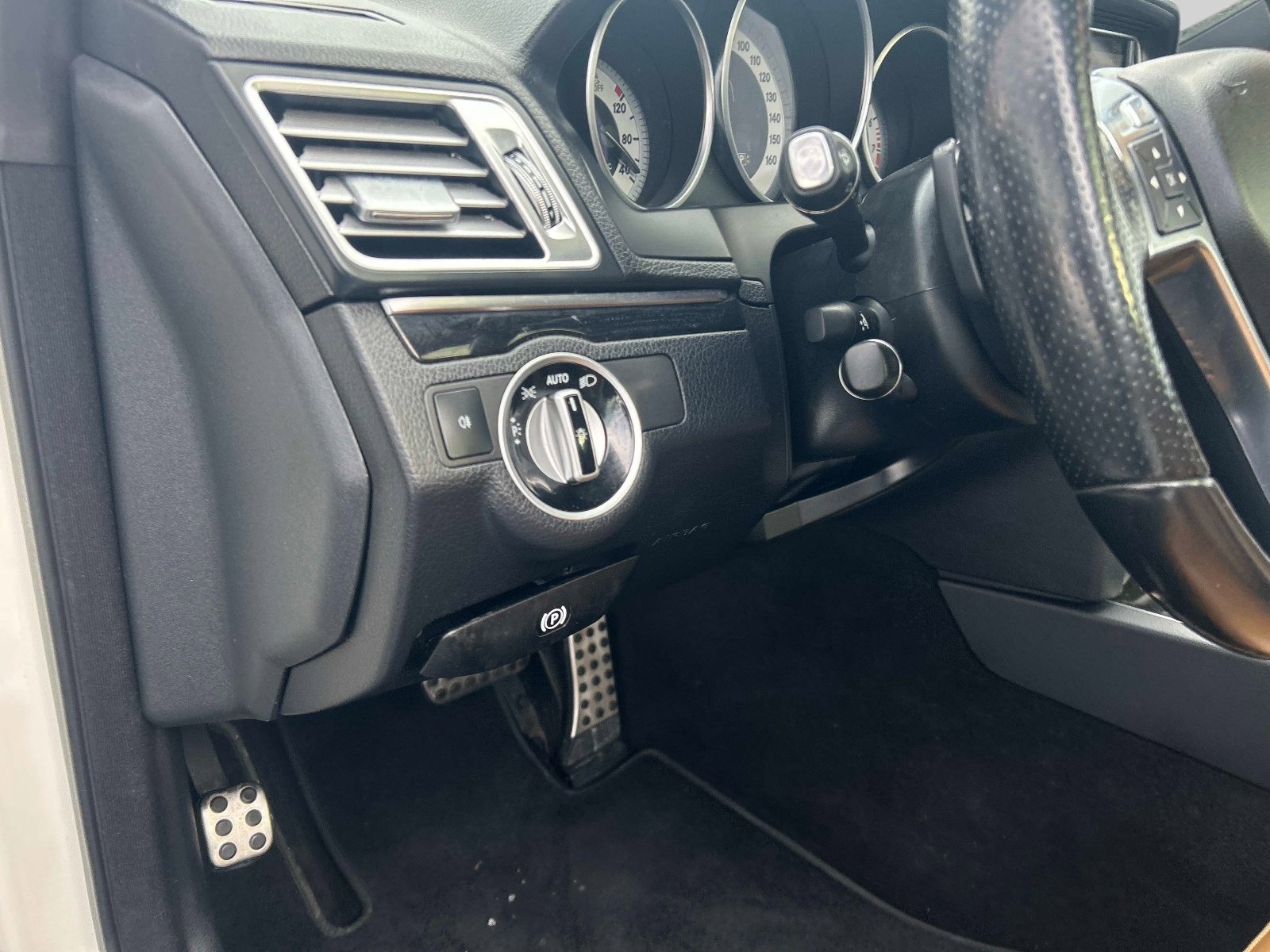 Used 2015 Mercedes-Benz E 400 4MATIC Coupe image 18