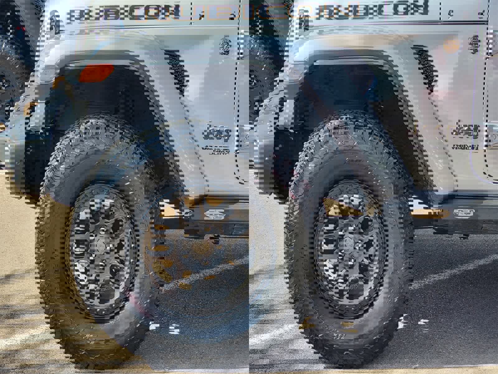 Used 2022 Jeep Wrangler Unlimited Rubicon w/ Xtreme Recon 35" Tire Package image 7