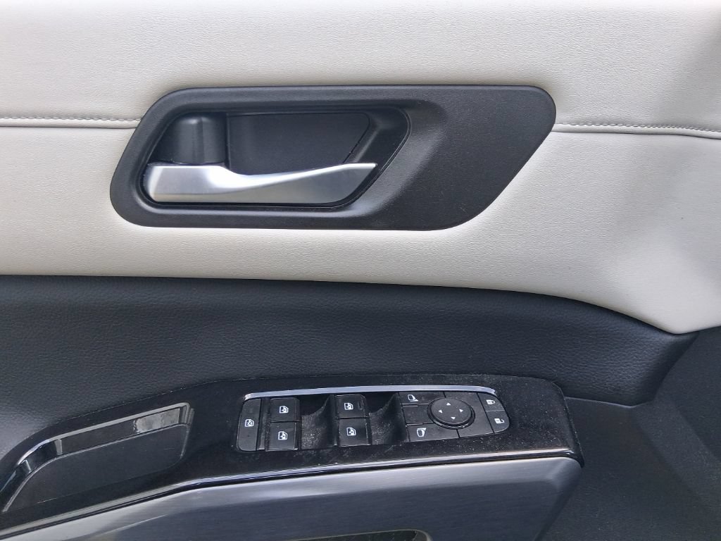 Used 2022 Nissan Pathfinder SL w/ Lighting Package (N92) AWD/4WD image 13