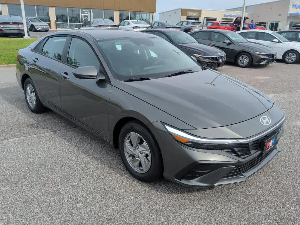 New 2026 Hyundai Elantra SE FWD image 14