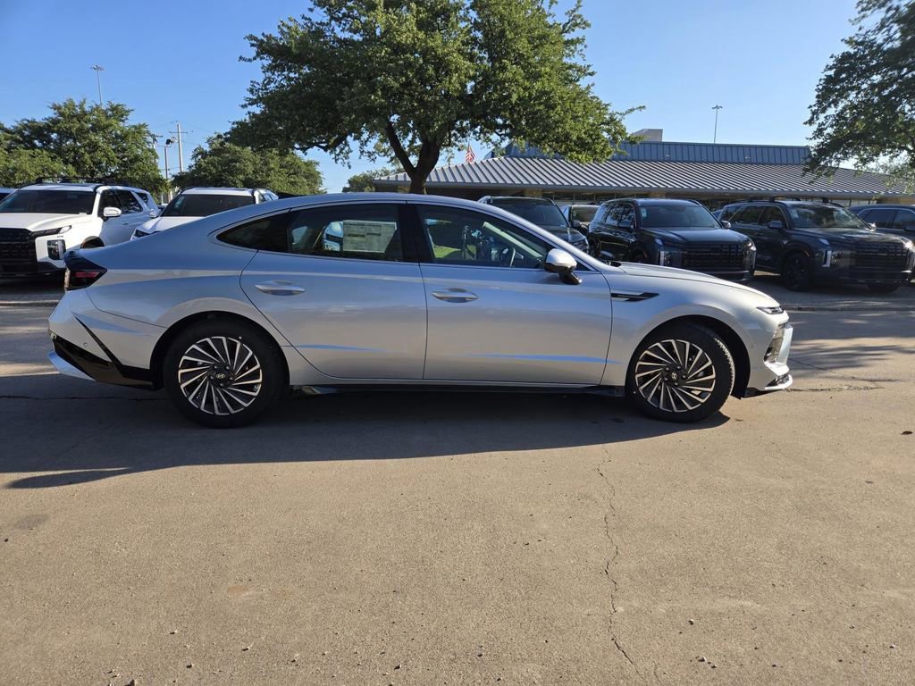 New 2025 Hyundai Sonata Limited FWD image 6