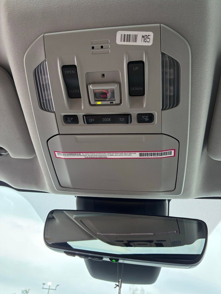 Used 2023 Toyota Highlander XLE AWD/4WD image 37