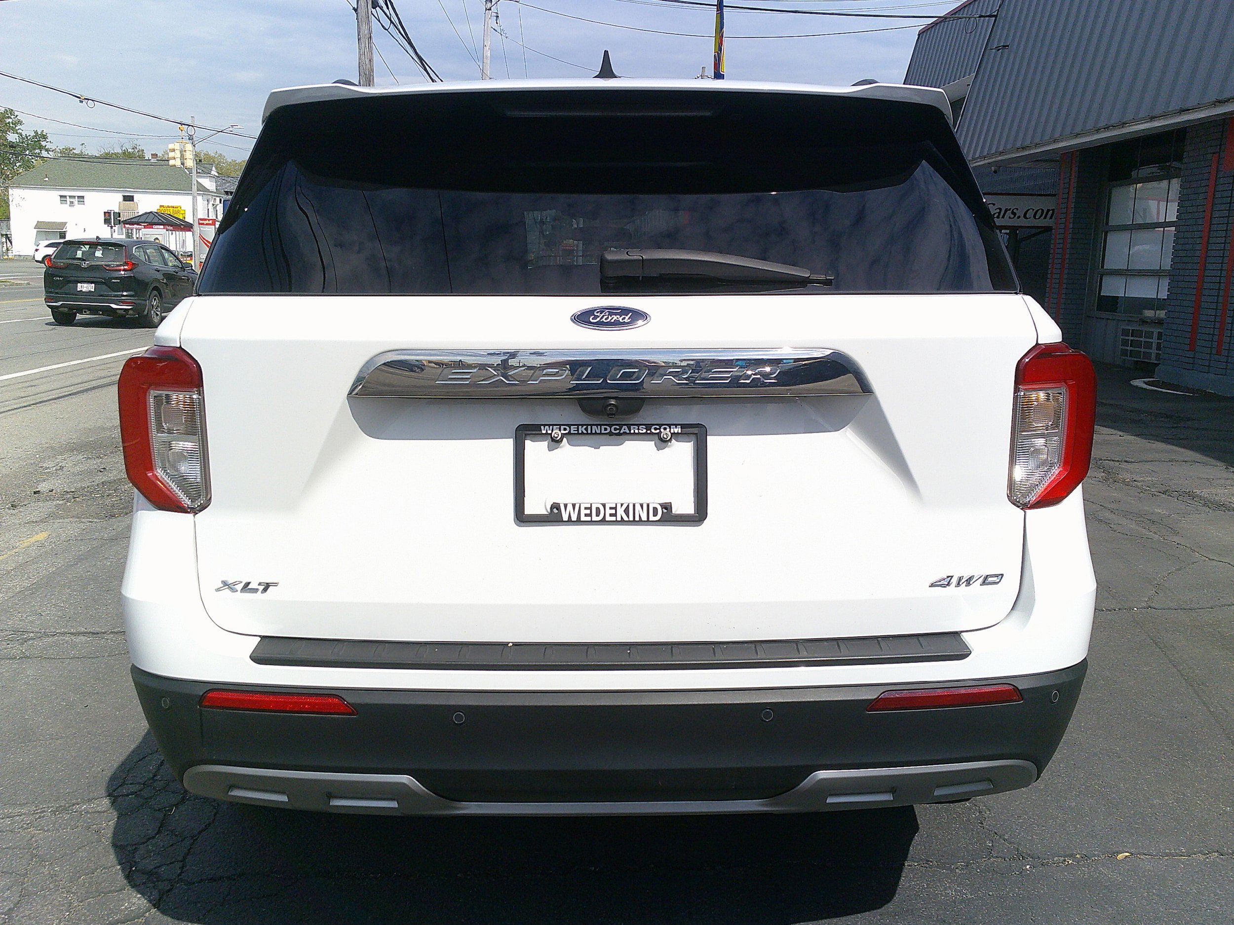 Used 2021 Ford Explorer XLT w/ Equipment Group 202A AWD/4WD image 4